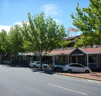 Adelaide Travellers Inn Backpackers Hostel - Holiday Byron Bay