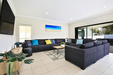 Adriatic Jervis Bay - 2 Min Walk To Beach - Family Friendly - Holiday Byron Bay 1