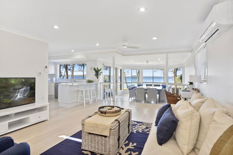 Adrift Retreat - St Georges Basin Waterfront Home - Holiday Byron Bay 0