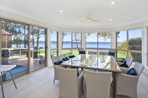 Adrift Retreat - St Georges Basin Waterfront Home - Holiday Byron Bay 2