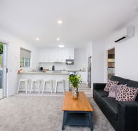 Albury Yalandra Apartment 4 - Holiday Byron Bay