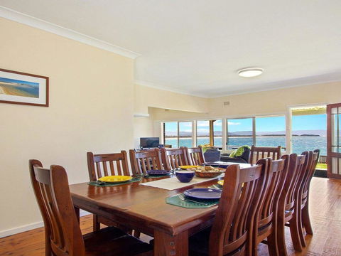 Amazing Aspects - Perched Above Tilbury Cove - Holiday Byron Bay 1