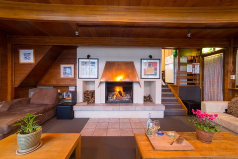 Aneeki Ski Lodge - Holiday Byron Bay 0