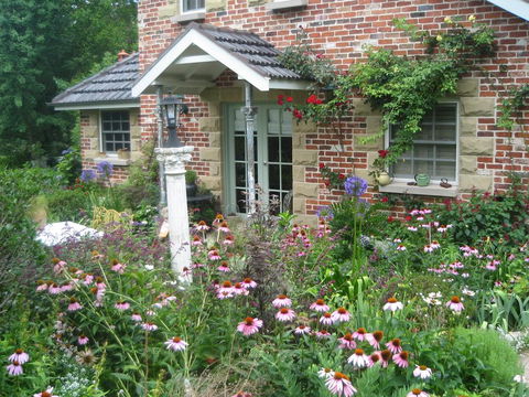 Annie's Cottage - Holiday Byron Bay 1