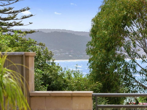 APARTMENT 23 PACIFIC APARTMENTS - Sit On The Deck And Soak In The View - Holiday Byron Bay 0