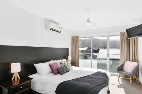 APOLLO 13 STUDIO - Free Wifi, Opposite Beach! - Holiday Byron Bay 0