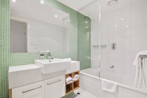 APOLLO BLUE 6 - Modern Waterfront Apartment - Holiday Byron Bay 1