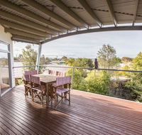 Aqua Vista - a stroll to Paynesville forshore