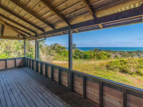 Aqualuna- Excellent Surfing Beaches. - Holiday Byron Bay 1