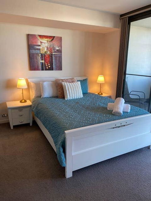 ARENA CENTRAL EXEC VIEWS WINE NETFLIX WIFI PARKING - Holiday Byron Bay 3