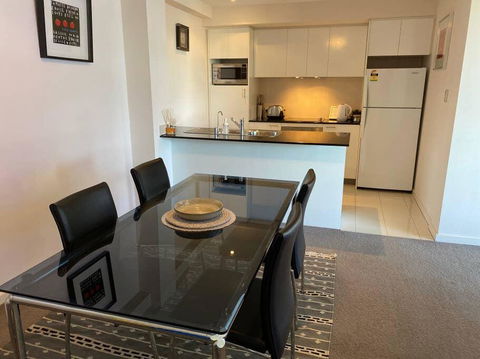 ARENA CENTRAL EXEC VIEWS WINE NETFLIX WIFI PARKING - Holiday Byron Bay 2