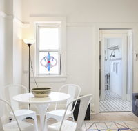 Art Deco Oasis Minutes From the City - Holiday Byron Bay