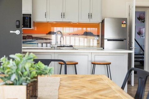 Luxury Apartments And Motel Rooms - Free Wifi - Close To Beach - Holiday Byron Bay 2