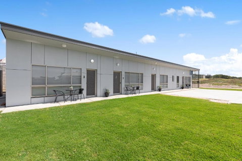 Luxury Apartments And Motel Rooms - Free Wifi - Close To Beach - Holiday Byron Bay 1