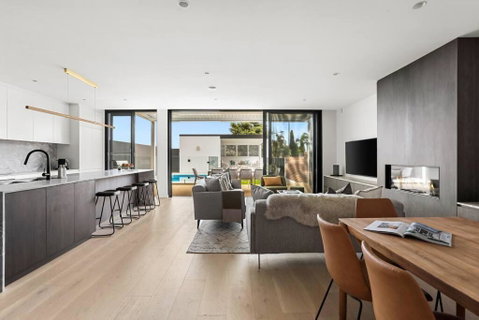 Luxury NEW 5BDRM Oasis With Heated Pool - Holiday Byron Bay 1