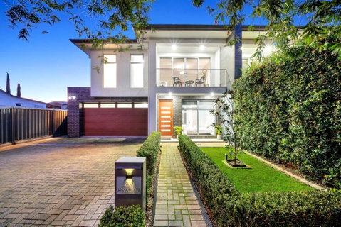 Luxury On City Fringe In Klemzig By Elegant Stays - Holiday Byron Bay 0