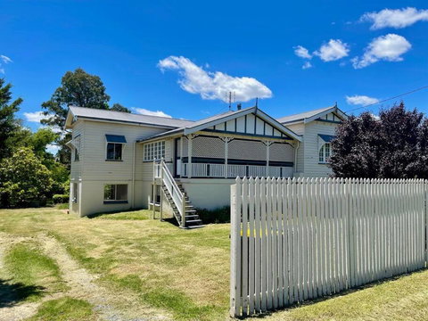MAGNOLIA HOUSE ON THE CREEK - STANTHORPE - Holiday Byron Bay 0