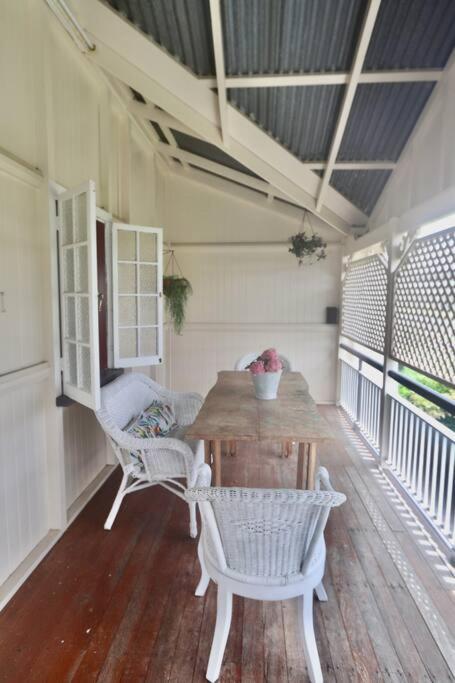MAGNOLIA HOUSE ON THE CREEK - STANTHORPE - Holiday Byron Bay 2