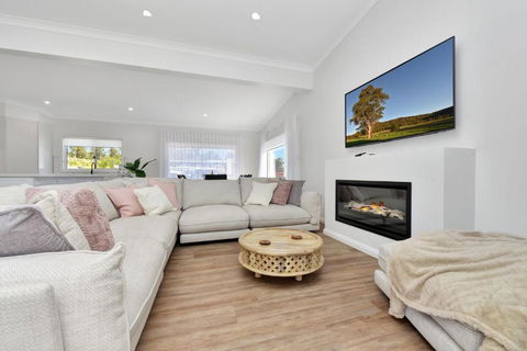 Magpie Three- Two For Joy Estate - Holiday Byron Bay 3