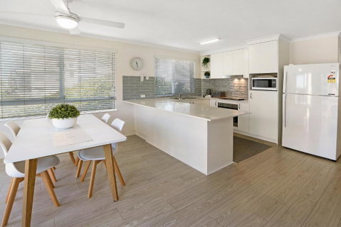 MAINSAIL8- MOOLOOLABA BEACH - Holiday Byron Bay 0