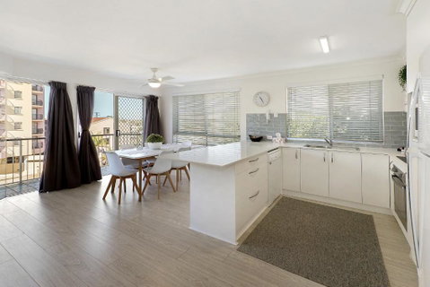 MAINSAIL8- MOOLOOLABA BEACH - Holiday Byron Bay 2