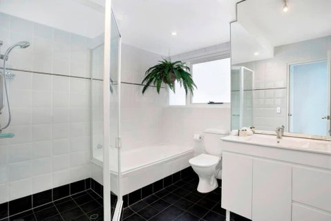 MAN29 - Beautiful 2 BR Apartment Manly Wharf Views - Holiday Byron Bay 3
