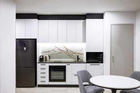 Meriton Suites Liverpool - Holiday Byron Bay 2