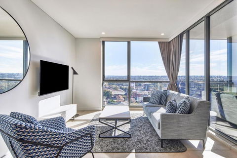 Meriton Suites Liverpool - Holiday Byron Bay 0