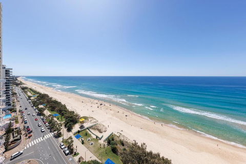 Meriton Suites Surfers Paradise - Holiday Byron Bay 3
