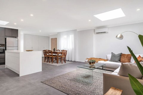 Modern Balmain Abode - Holiday Byron Bay 3