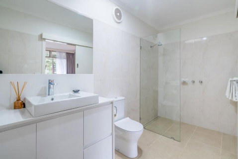 Moe Parklands Motel - Holiday Byron Bay 2