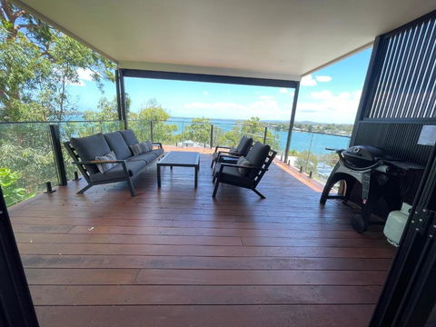 Mirrabooka Magic - Luxury By The Lake - Holiday Byron Bay 0