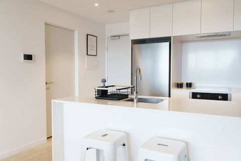 Modern 1 Bed Opposite Racecourse - Holiday Byron Bay 0