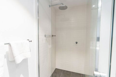 Modern 1 Bed Opposite Racecourse - Holiday Byron Bay 3