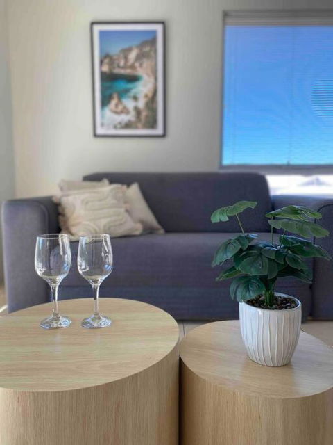 Modern Luxury 1 Bedroom Apartment - Walk To The Shops! Free Wifi - Holiday Byron Bay 1
