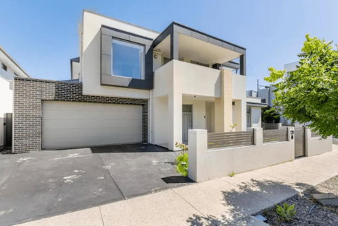 Modern Mansion In Lightsview By Host Solutions - Holiday Byron Bay 1