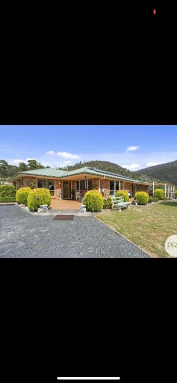 Montrose Holiday Cottage - Holiday Byron Bay 1