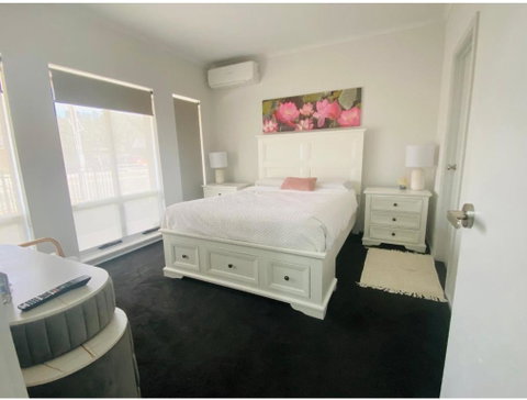 Modern Private Room With Ensuite - Holiday Byron Bay 0