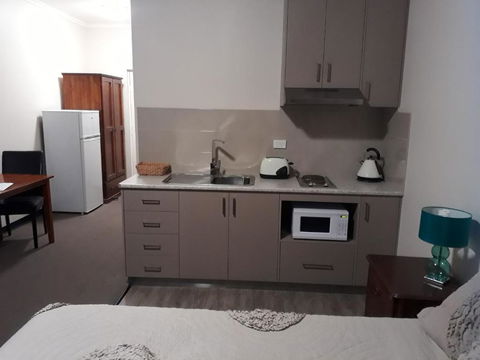 Moe Motor Inn - Contactless 24 Hour Checkinn Available - Holiday Byron Bay 3
