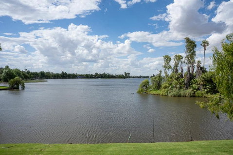 Mulwala Lakeside Apartment - Holiday Byron Bay 1