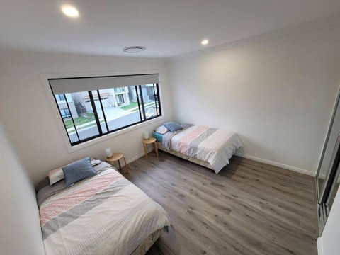 New 5 Bedroom House In Rousehill - Holiday Byron Bay 3