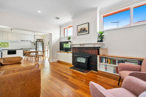 New Town Bungalow - A Leafy Family Haven - Holiday Byron Bay 0