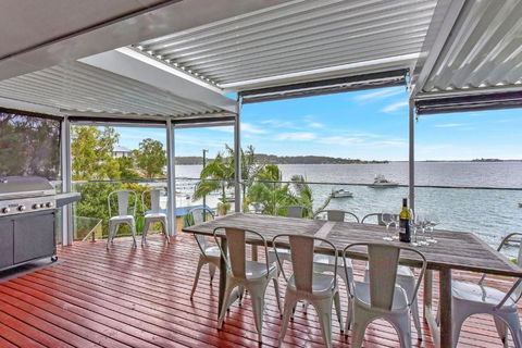 New Property Shimmer Shores Absolute Waterfront Retreat At Fishing Point, Lake Macquarie - Holiday Byron Bay 2