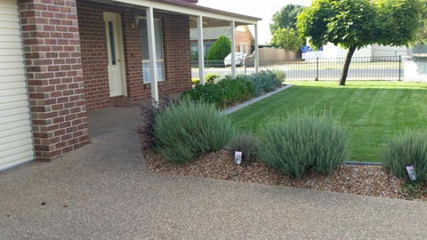 Numurkah Self Contained Apartments - The Mieklejohn - Holiday Byron Bay 3