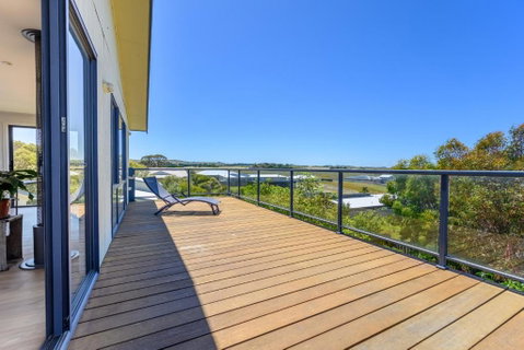 Ocean & Country Views, Spa, Pets Welcome, Fireplace - Your Ocean Oasis 10 Minutes To Phillip Island - Holiday Byron Bay 2