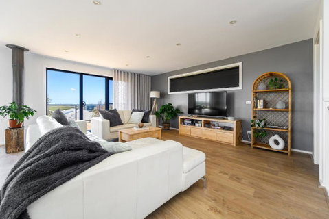 Ocean & Country Views, Spa, Pets Welcome, Fireplace - Your Ocean Oasis 10 Minutes To Phillip Island - Holiday Byron Bay 3
