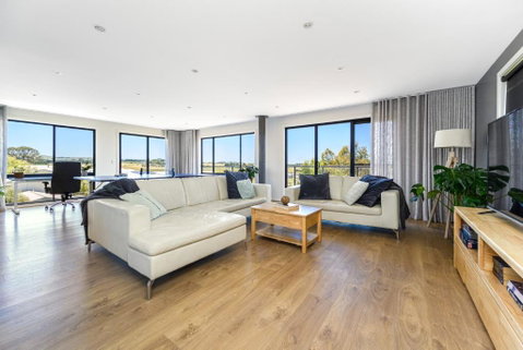 Ocean & Country Views, Spa, Pets Welcome, Fireplace - Your Ocean Oasis 10 Minutes To Phillip Island - Holiday Byron Bay 1