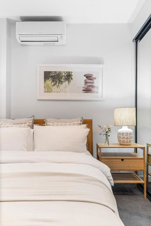 Park Life! Elegant & Sun-Filled 2 Bed 2 Bath Home In Caulfield North - Holiday Byron Bay 1