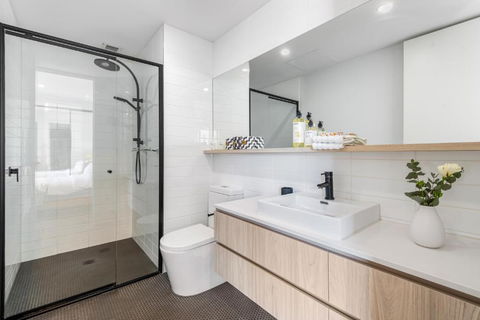 Park Life! Elegant & Sun-Filled 2 Bed 2 Bath Home In Caulfield North - Holiday Byron Bay 2