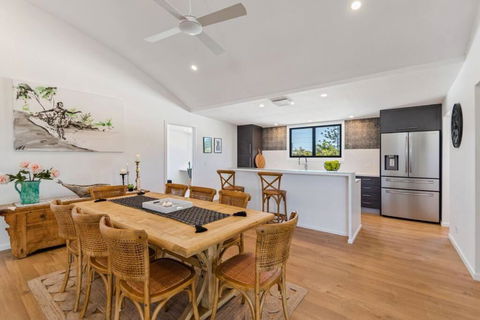 PACIFIC Stunning Coastal Home The Perfect Family Getaway - Holiday Byron Bay 3